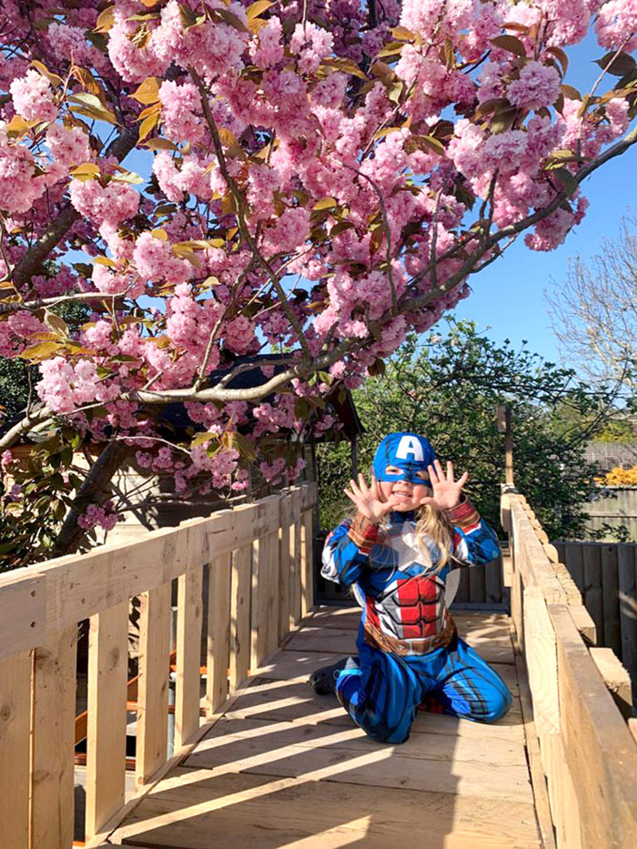 Savvy Dad Builds An Impressive Fortress For His Kids In Back Yard After Seeing How Expensive Tree Houses Are