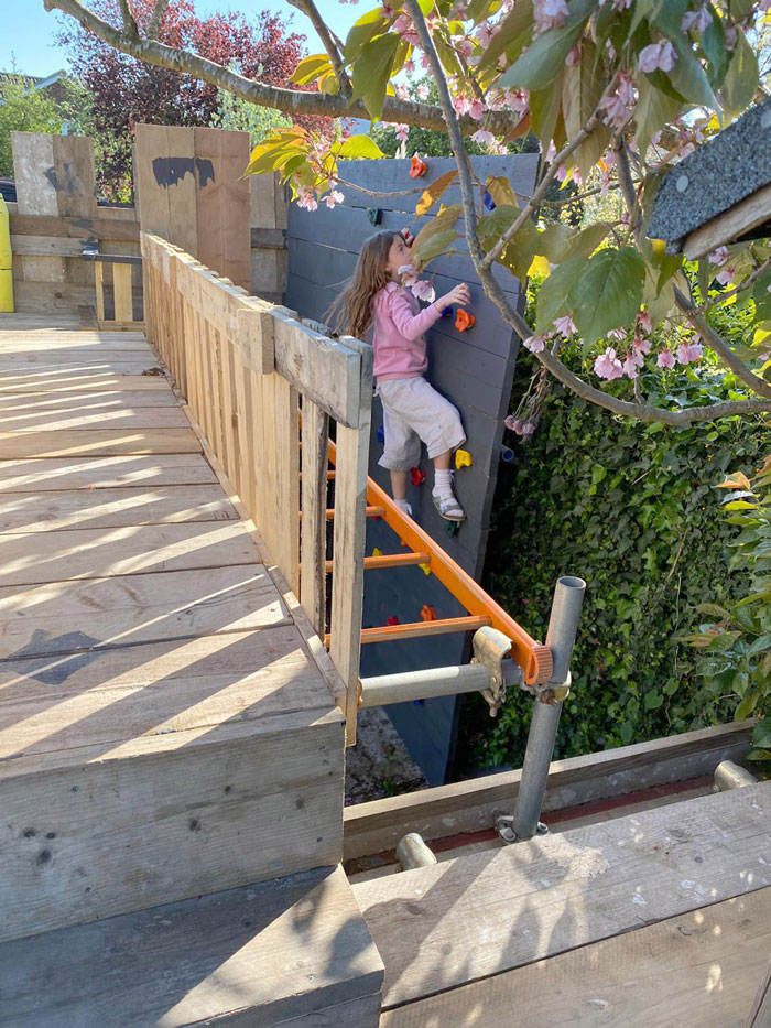 Savvy Dad Builds An Impressive Fortress For His Kids In Back Yard After Seeing How Expensive Tree Houses Are