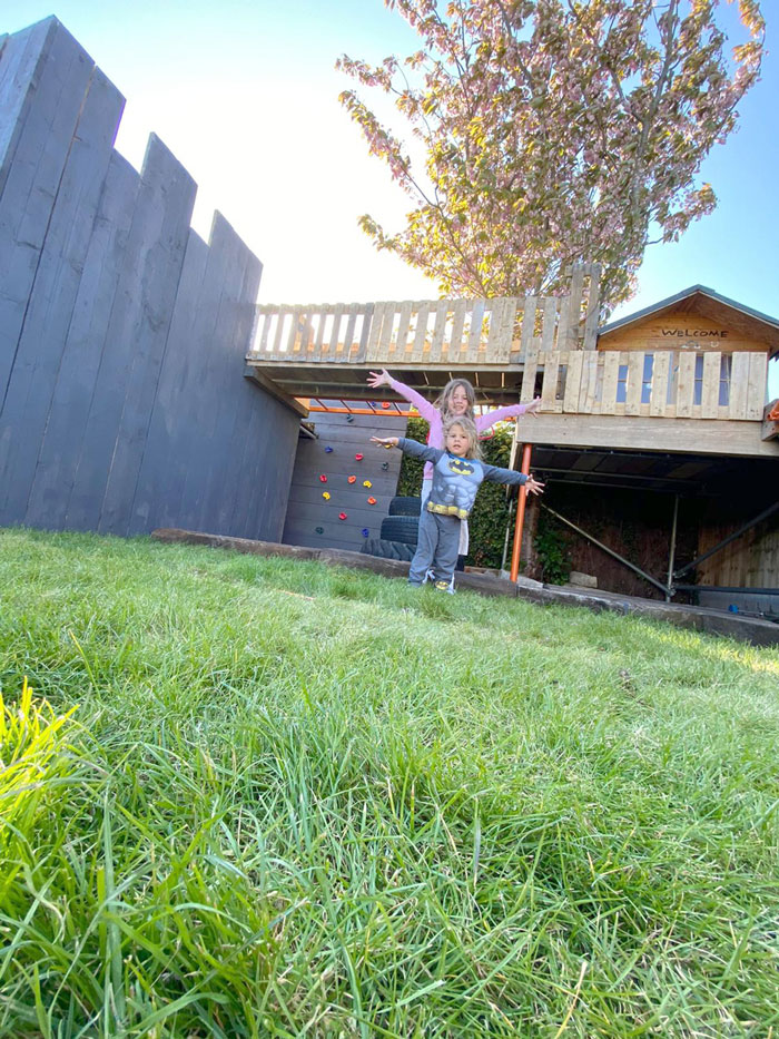 Savvy Dad Builds An Impressive Fortress For His Kids In Back Yard After Seeing How Expensive Tree Houses Are