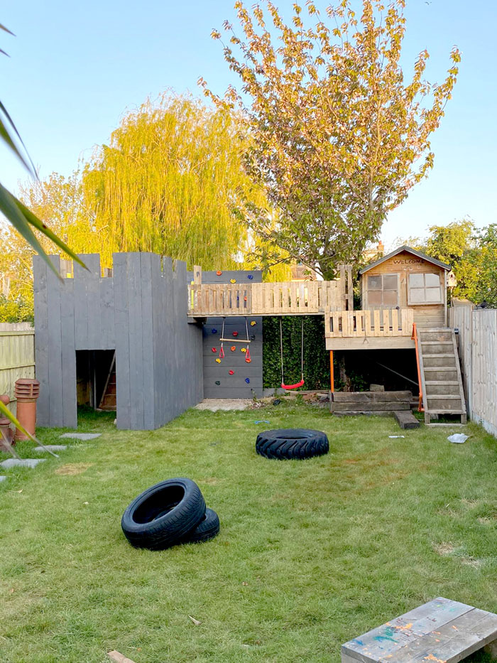 Savvy Dad Builds An Impressive Fortress For His Kids In Back Yard After Seeing How Expensive Tree Houses Are