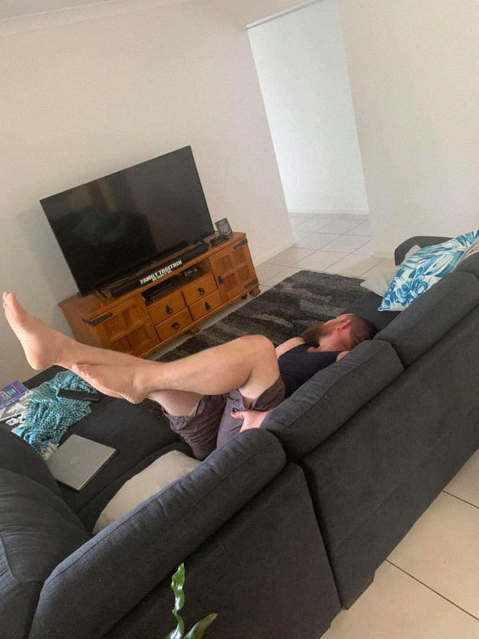 Real Estate Agents Ask This Guy To Send Pics Of His House To Confirm It's Still Upright, Receive These Hilarious Pics Real Estate Agents Ask This Guy To Send Pics Of His House To Confirm It's Still Upright, Receive These Hilarious Pics