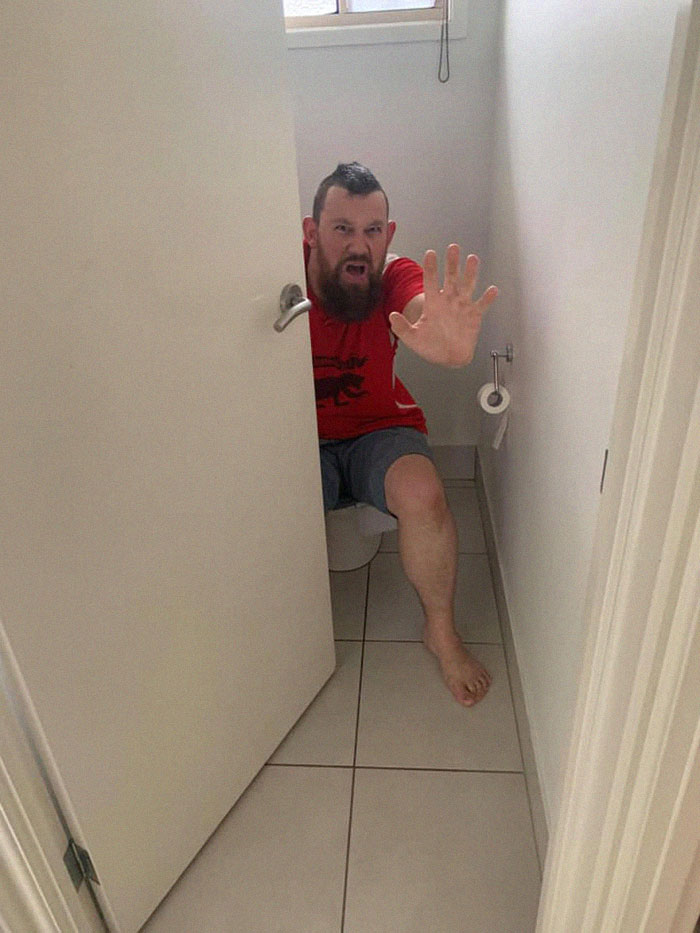 Real Estate Agents Ask This Guy To Send Pics Of His House To Confirm It's Still Upright, Receive These Hilarious Pics Real Estate Agents Ask This Guy To Send Pics Of His House To Confirm It's Still Upright, Receive These Hilarious Pics