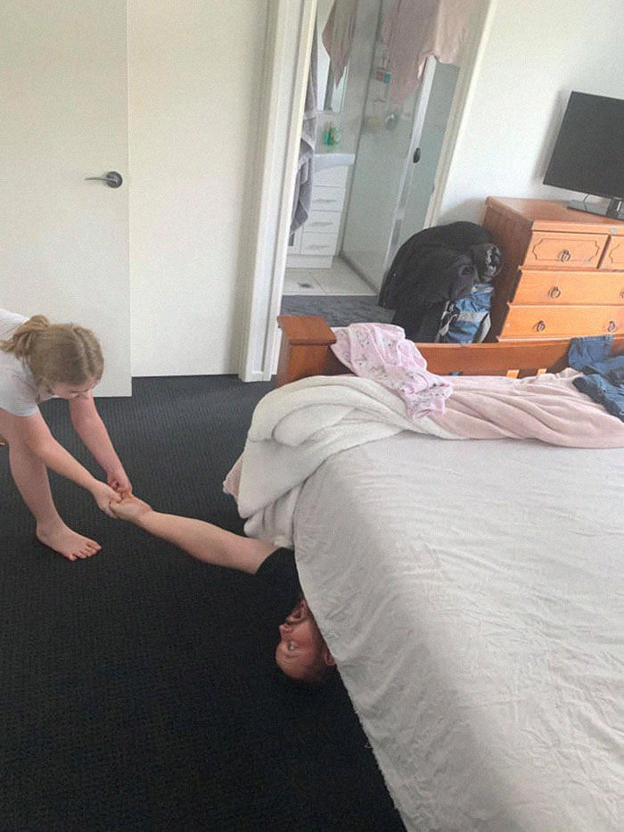 Real Estate Agents Ask This Guy To Send Pics Of His House To Confirm It's Still Upright, Receive These Hilarious Pics Real Estate Agents Ask This Guy To Send Pics Of His House To Confirm It's Still Upright, Receive These Hilarious Pics