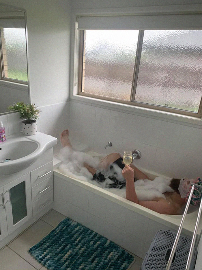 Real Estate Agents Ask This Guy To Send Pics Of His House To Confirm It's Still Upright, Receive These Hilarious Pics Real Estate Agents Ask This Guy To Send Pics Of His House To Confirm It's Still Upright, Receive These Hilarious Pics