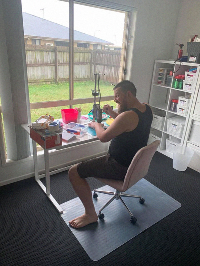 Real Estate Agents Ask This Guy To Send Pics Of His House To Confirm It's Still Upright, Receive These Hilarious Pics Real Estate Agents Ask This Guy To Send Pics Of His House To Confirm It's Still Upright, Receive These Hilarious Pics