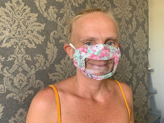 Deaf Mom Creates Clear Masks For Lip Reading, Quickly Learns It's Useful For People From Various Backgrounds