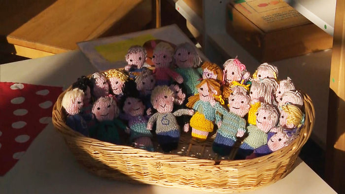 This Teacher Missed Her Students So Much, She Knitted Tiny Dolls Of All 23 Kids In Her Class This Teacher Missed Her Students So Much, She Knitted Tiny Dolls Of All 23 Kids In Her Class