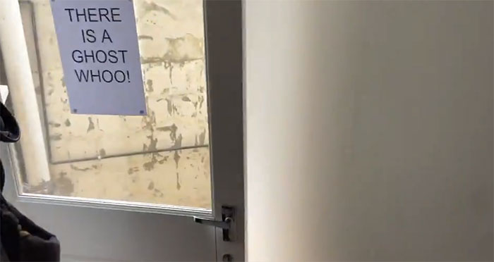 Guy Films A Hilarious Apartment Tour For His Letting Agent After Being Forced Out Of It By The Landlord, Doesn't Let Any Problem Go Unnoticed Guy Films A Hilarious Apartment Tour For His Letting Agent After Being Forced Out Of It By The Landlord, Doesn't Let Any Problem Go Unnoticed