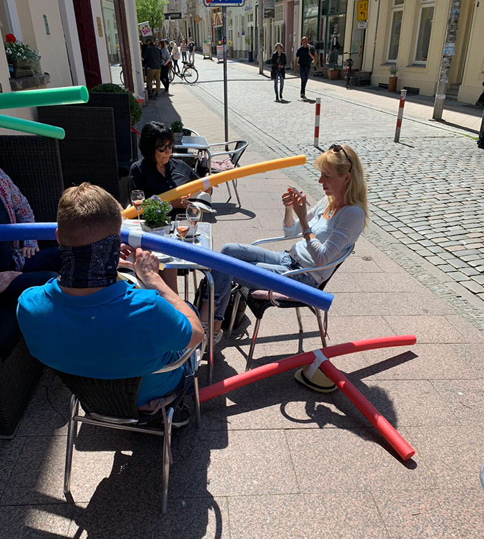 Cafe In Germany Gives Customers Hats With Pool Noodles To Keep Them Apart Cafe In Germany Gives Customers Hats With Pool Noodles To Keep Them Apart