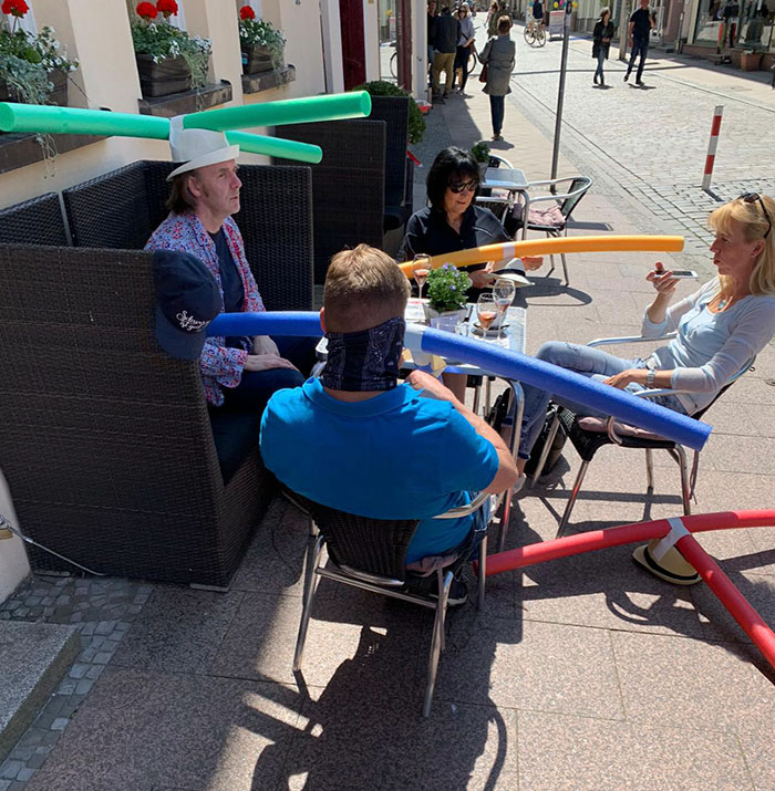 Cafe In Germany Gives Customers Hats With Pool Noodles To Keep Them Apart Cafe In Germany Gives Customers Hats With Pool Noodles To Keep Them Apart