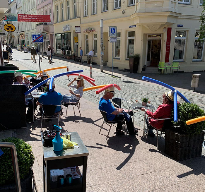 Cafe In Germany Gives Customers Hats With Pool Noodles To Keep Them Apart Cafe In Germany Gives Customers Hats With Pool Noodles To Keep Them Apart