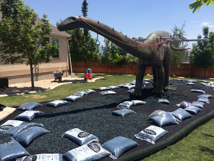 This Dad Should Win An Award For Building An Incredible 14-Meter Dinosaur Jungle Gym For His Kids This Dad Should Win An Award For Building An Incredible 14-Meter Dinosaur Jungle Gym For His Kids