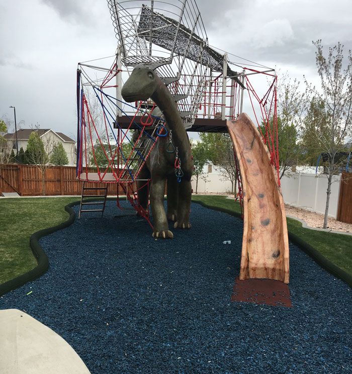 This Dad Should Win An Award For Building An Incredible 14-Meter Dinosaur Jungle Gym For His Kids This Dad Should Win An Award For Building An Incredible 14-Meter Dinosaur Jungle Gym For His Kids