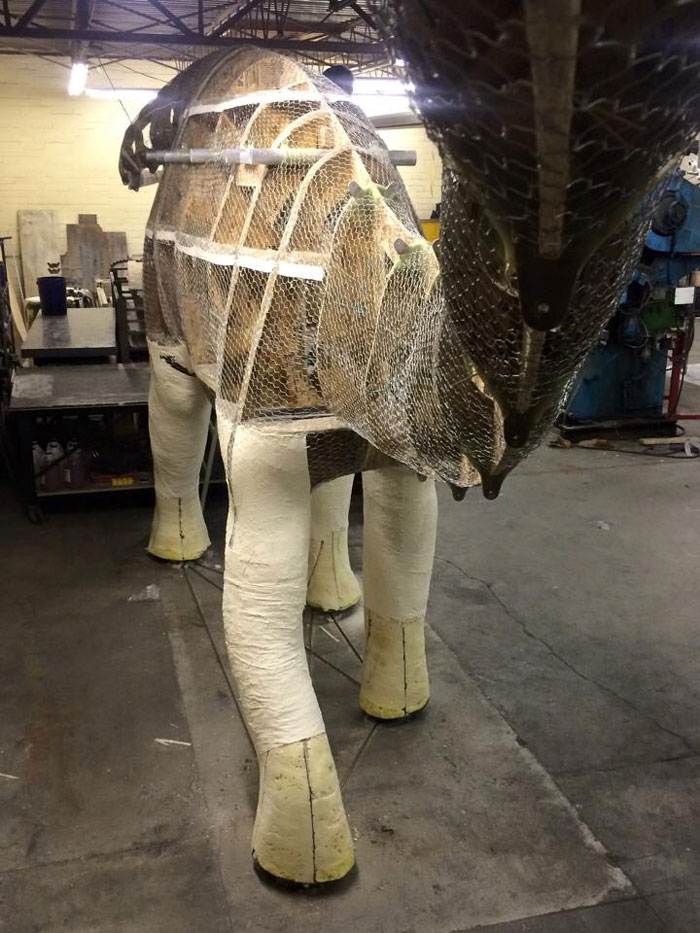 This Dad Should Win An Award For Building An Incredible 14-Meter Dinosaur Jungle Gym For His Kids This Dad Should Win An Award For Building An Incredible 14-Meter Dinosaur Jungle Gym For His Kids