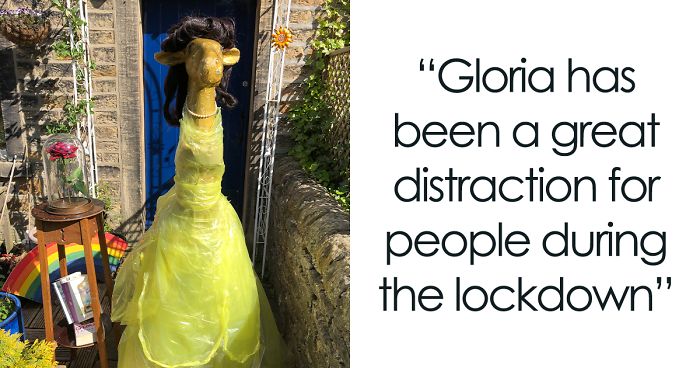 I Dress Up A 5-Foot Giraffe In My Garden In Costumes To Make My Neighbors Laugh (34 Pics)