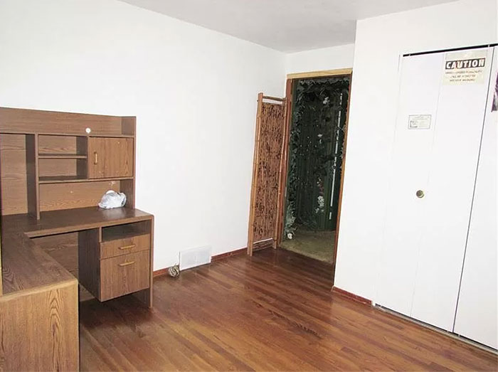 Someone Found This $159,900 House Listing That Looks Modest At First But Gets Weird Fast When You Look Inside Someone Found This $159,900 House Listing That Looks Modest At First But Gets Weird Fast When You Look Inside