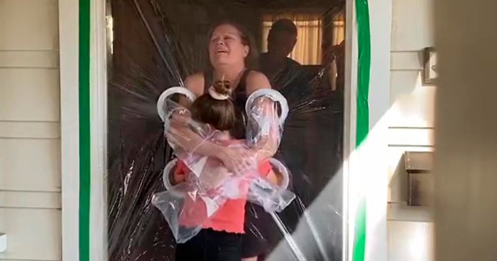 10-Year-Old Designs A Plastic Curtain To Be Able To Hug Her Grandparents Safely During Quarantine