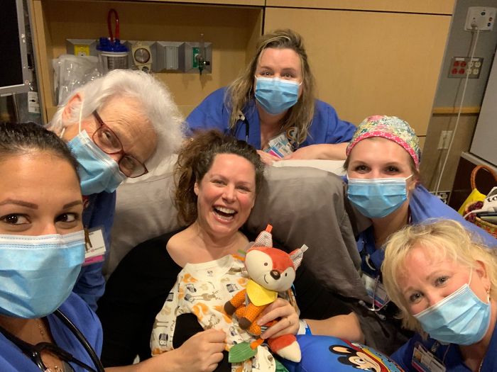 Husband Sets Up Weekly Date Nights Outside Hospital Window As His Wife Waits To Give Birth Husband Sets Up Weekly Date Nights Outside Hospital Window As His Wife Waits To Give Birth