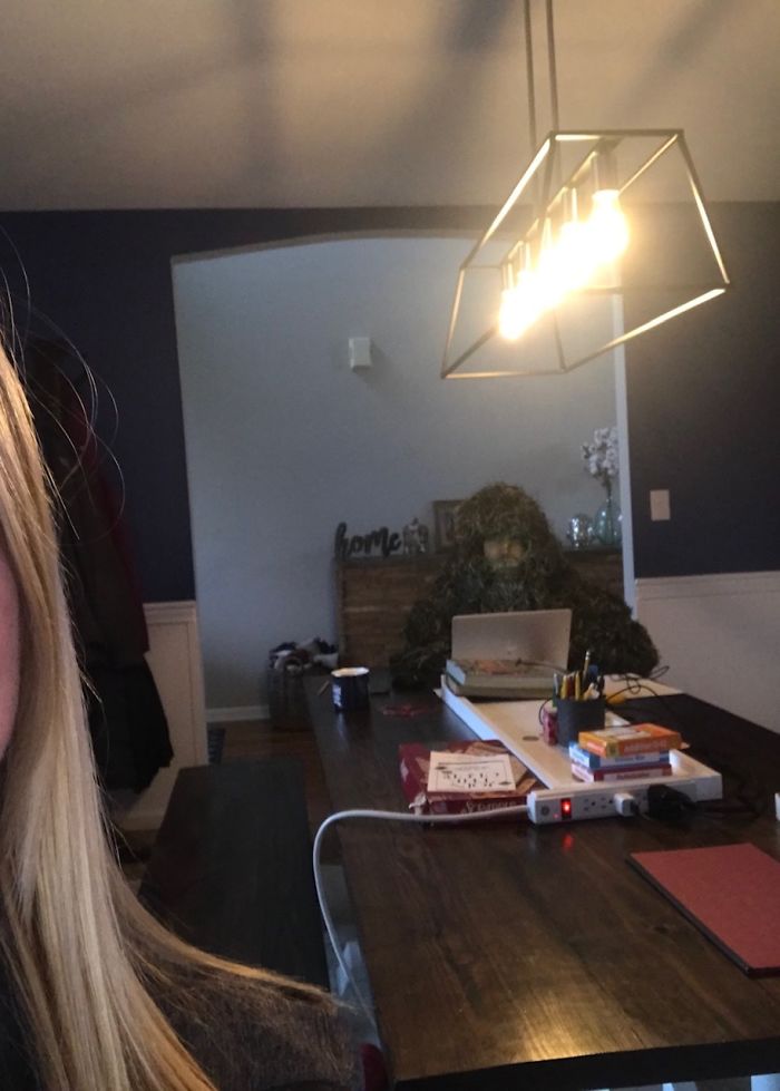 Man Continuously Tries To Embarrass His Wife During Her Zoom Calls By Hilariously Photobombing Them Man Continuously Tries To Embarrass His Wife During Her Zoom Calls By Hilariously Photobombing Them