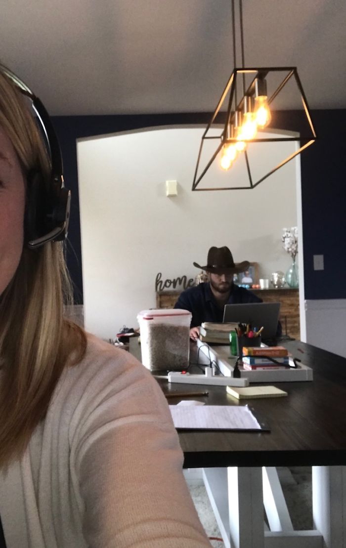 Man Continuously Tries To Embarrass His Wife During Her Zoom Calls By Hilariously Photobombing Them Man Continuously Tries To Embarrass His Wife During Her Zoom Calls By Hilariously Photobombing Them