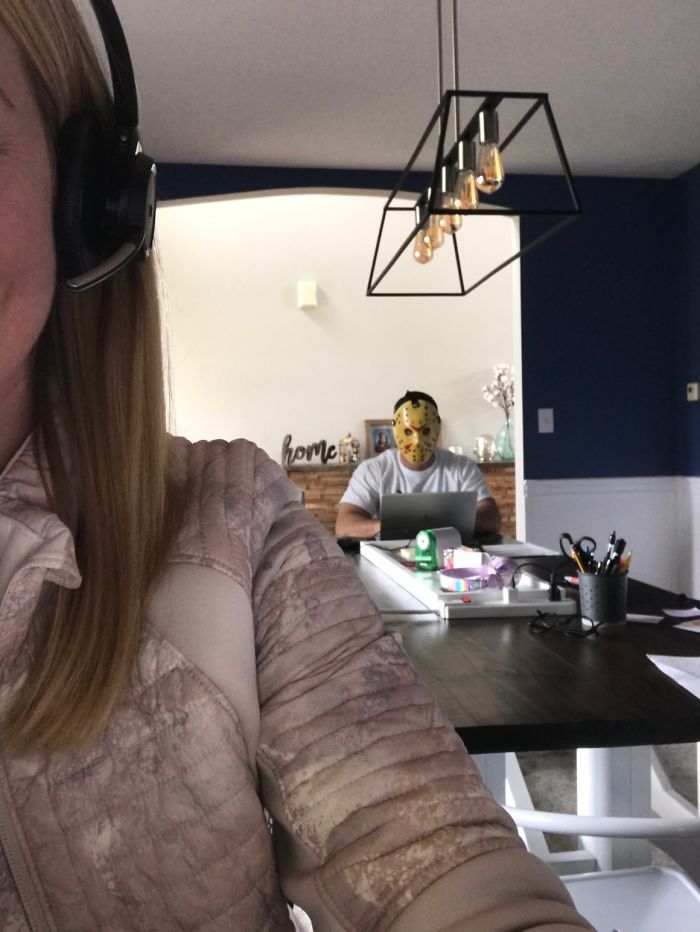 Man Continuously Tries To Embarrass His Wife During Her Zoom Calls By Hilariously Photobombing Them Man Continuously Tries To Embarrass His Wife During Her Zoom Calls By Hilariously Photobombing Them