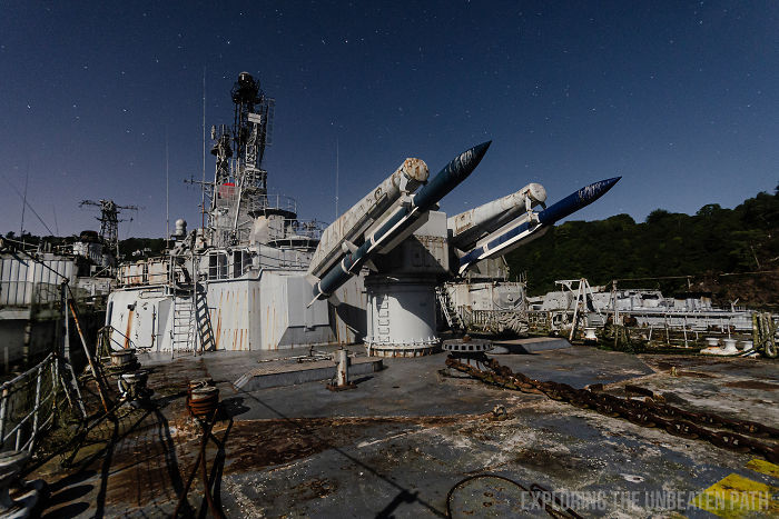 Guy Sneaks Inside Decommissioned Warships, Shows The Cool Stuff That Was Left Behind