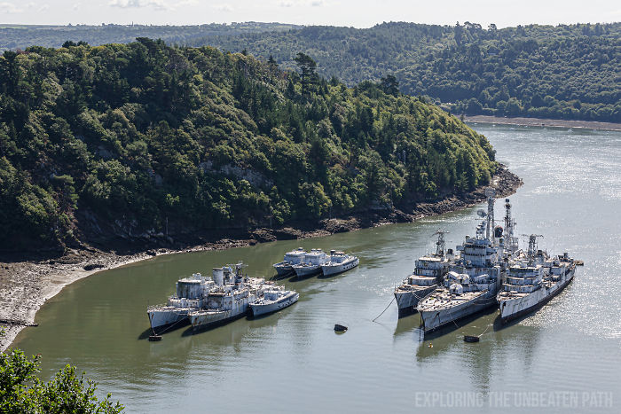 Guy Sneaks Inside Decommissioned Warships, Shows The Cool Stuff That Was Left Behind