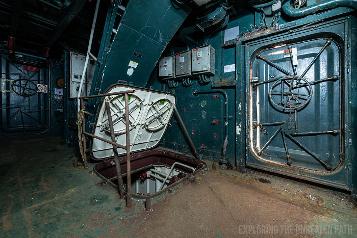 Guy Sneaks Inside Decommissioned Warships, Shows The Cool Stuff That Was Left Behind