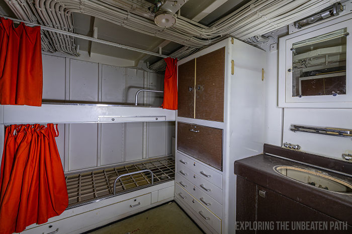 Guy Sneaks Inside Decommissioned Warships, Shows The Cool Stuff That Was Left Behind Guy Sneaks Inside Decommissioned Warships, Shows The Cool Stuff That Was Left Behind