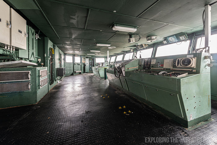 Guy Sneaks Inside Decommissioned Warships, Shows The Cool Stuff That Was Left Behind
