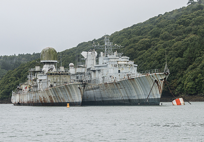 Guy Sneaks Inside Decommissioned Warships, Shows The Cool Stuff That Was Left Behind