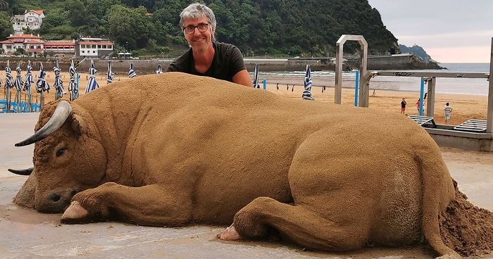 Sand Artist Creates Detailed Sculptures That You Could Easily Mistake For Live Animals If You Saw Them From A Distance