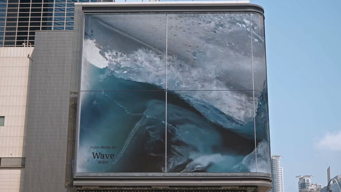 This Massive Wave Crashing In A Seoul “Aquarium” Is The World’s Largest Anamorphic Illusion This Massive Wave Crashing In A Seoul “Aquarium” Is The World’s Largest Anamorphic Illusion