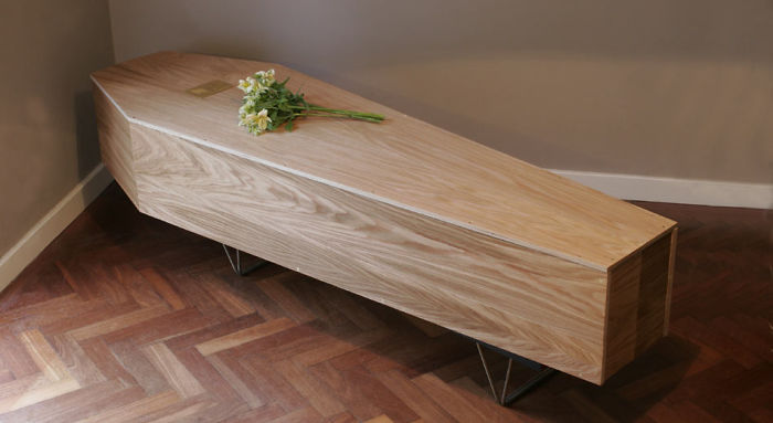 Eco-Responsible Furniture: This Bookshelf Can Be Reassembled Into A Coffin After The Owner's Death Eco-Responsible Furniture: This Bookshelf Can Be Reassembled Into A Coffin After The Owner's Death