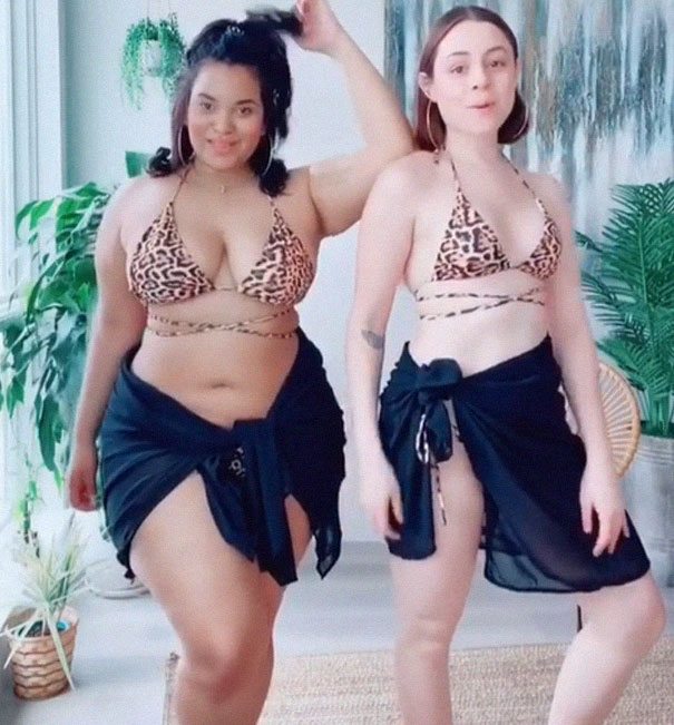 Two-Friends-Same-Clothes