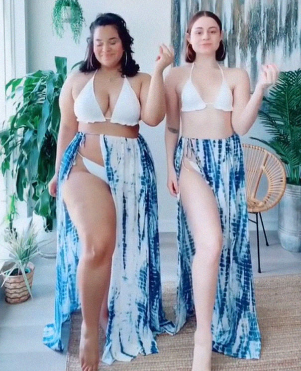 Two-Friends-Same-Clothes