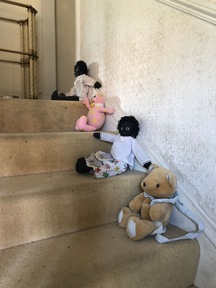 Owners Of This Mansion Mysteriously Fled And Left A Lot Of Expensive, Luxurious, And Rare Items Behind (34 Pics) Owners Of This Mansion Mysteriously Fled And Left A Lot Of Expensive, Luxurious, And Rare Items Behind (34 Pics)