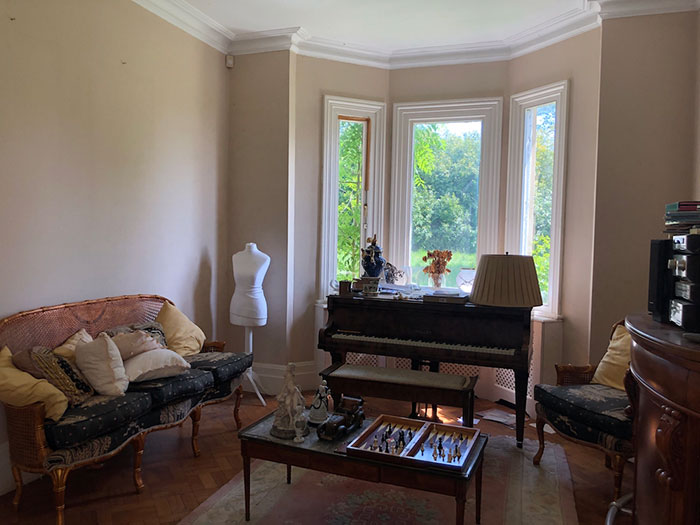 Owners Of This Mansion Mysteriously Fled And Left A Lot Of Expensive, Luxurious, And Rare Items Behind (34 Pics) Owners Of This Mansion Mysteriously Fled And Left A Lot Of Expensive, Luxurious, And Rare Items Behind (34 Pics)