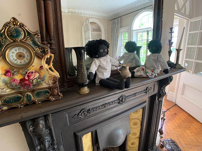 Owners Of This Mansion Mysteriously Fled And Left A Lot Of Expensive, Luxurious, And Rare Items Behind (34 Pics) Owners Of This Mansion Mysteriously Fled And Left A Lot Of Expensive, Luxurious, And Rare Items Behind (34 Pics)