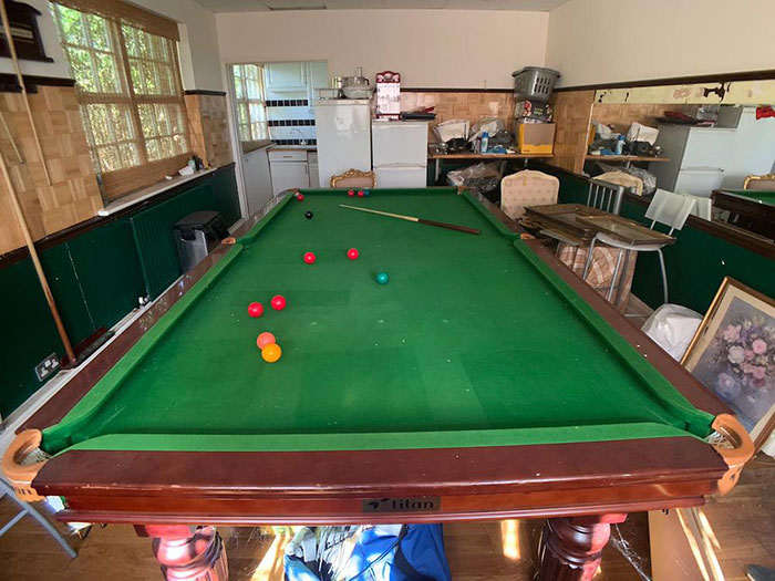 Owners Of This Mansion Mysteriously Fled And Left A Lot Of Expensive, Luxurious, And Rare Items Behind (34 Pics) Owners Of This Mansion Mysteriously Fled And Left A Lot Of Expensive, Luxurious, And Rare Items Behind (34 Pics)