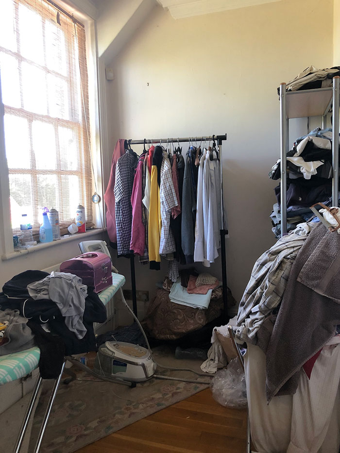 Owners Of This Mansion Mysteriously Fled And Left A Lot Of Expensive, Luxurious, And Rare Items Behind (34 Pics) Owners Of This Mansion Mysteriously Fled And Left A Lot Of Expensive, Luxurious, And Rare Items Behind (34 Pics)