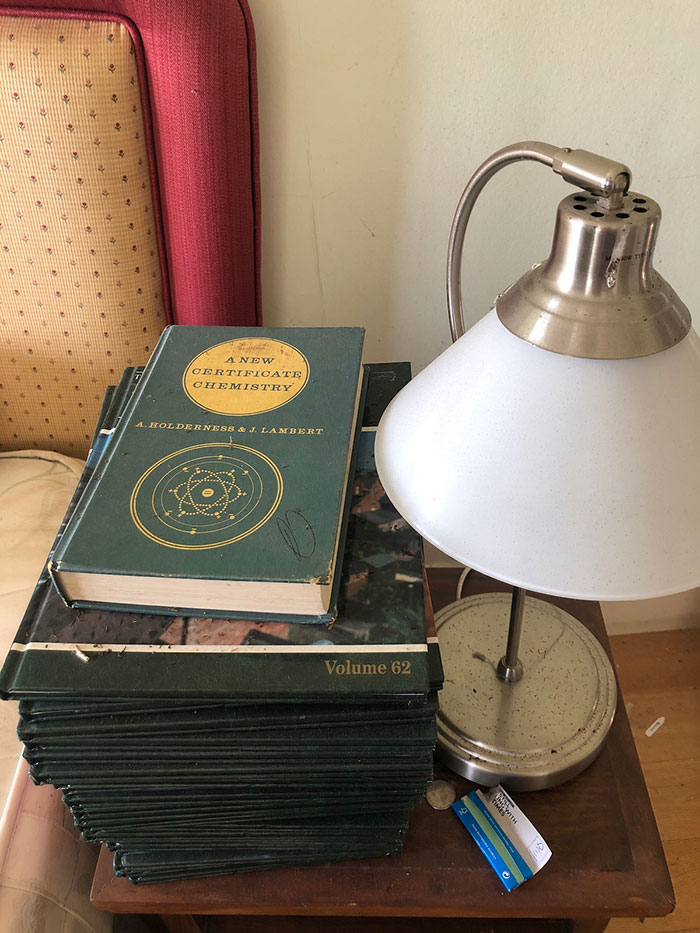 Owners Of This Mansion Mysteriously Fled And Left A Lot Of Expensive, Luxurious, And Rare Items Behind (34 Pics) Owners Of This Mansion Mysteriously Fled And Left A Lot Of Expensive, Luxurious, And Rare Items Behind (34 Pics)