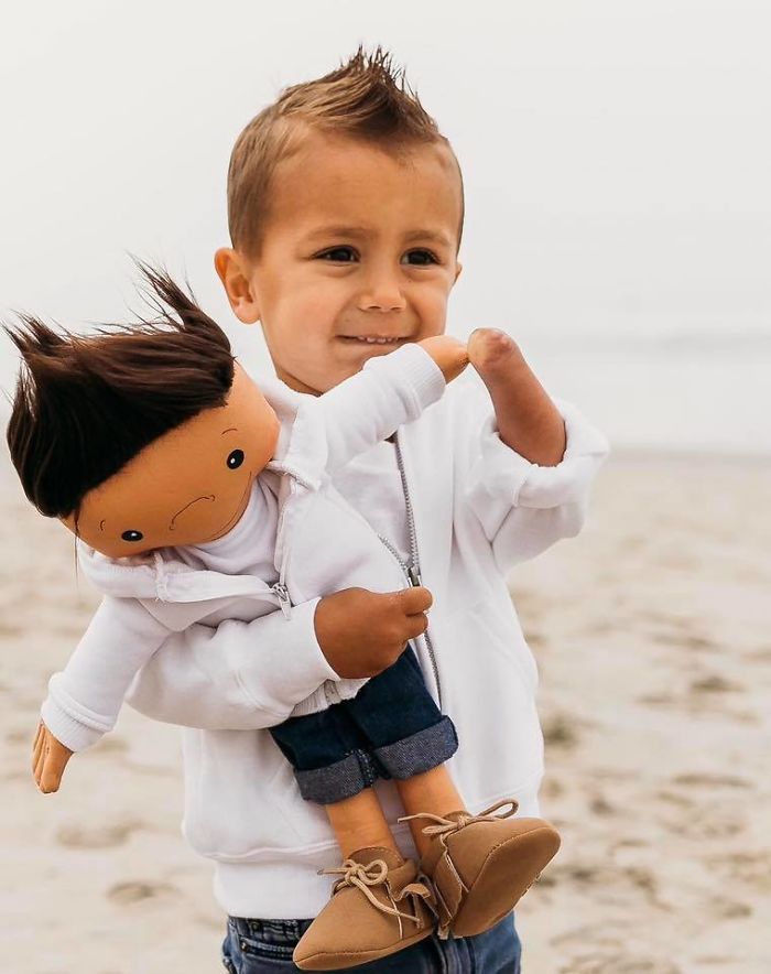 This Woman Is Creating Look-Alike Dolls For Kids With Disabilities And It&rsquo;s Touching Everyone&rsquo;s Hearts