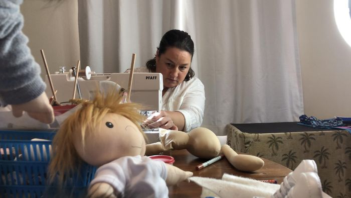 This Woman Is Creating Look-Alike Dolls For Kids With Disabilities And It&rsquo;s Touching Everyone&rsquo;s Hearts