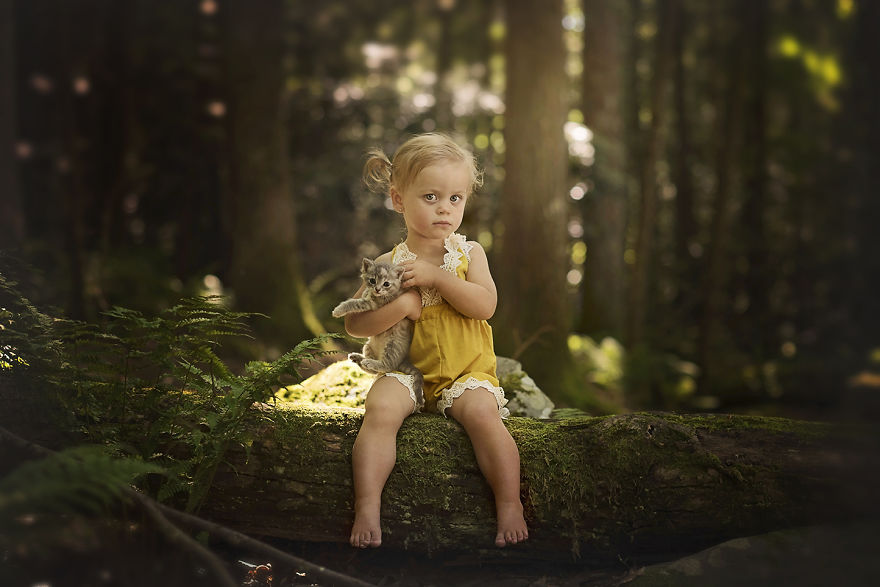 I Capture Children With Animals And Create Magical Moments.