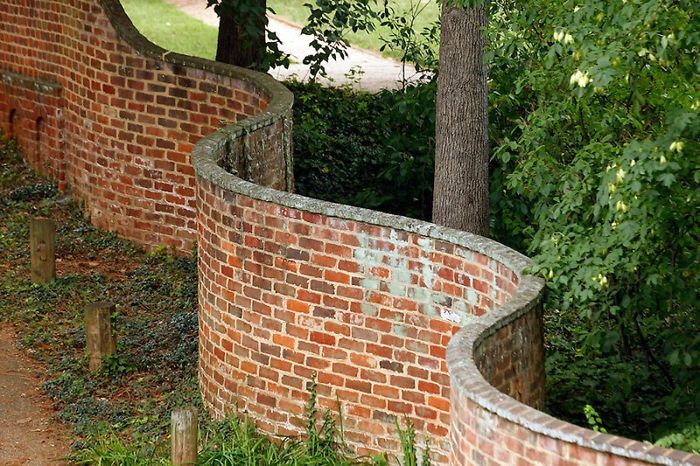 15 Pics Of Wavy Crinkle Crankle Garden Walls That Take Fewer Bricks To Build Than Straight Ones 15 Pics Of Wavy Crinkle Crankle Garden Walls That Take Fewer Bricks To Build Than Straight Ones