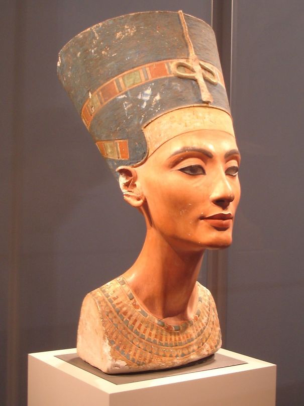 1200px-Nefertiti_berlin-5ed5e66460444.jpg