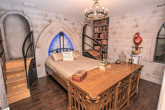 You Can Stay In A Massive Harry Potter Themed House Just 30 Minutes Away From The Wizarding World Of Harry Potter You Can Stay In A Massive Harry Potter Themed House Just 30 Minutes Away From The Wizarding World Of Harry Potter