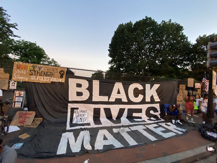 Protesters Turn White House Fence Into A 1.7-Mile Monument To Racial Justice Protesters Turn White House Fence Into A 1.7-Mile Monument To Racial Justice