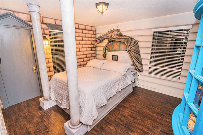 You Can Stay In A Massive Harry Potter Themed House Just 30 Minutes Away From The Wizarding World Of Harry Potter You Can Stay In A Massive Harry Potter Themed House Just 30 Minutes Away From The Wizarding World Of Harry Potter
